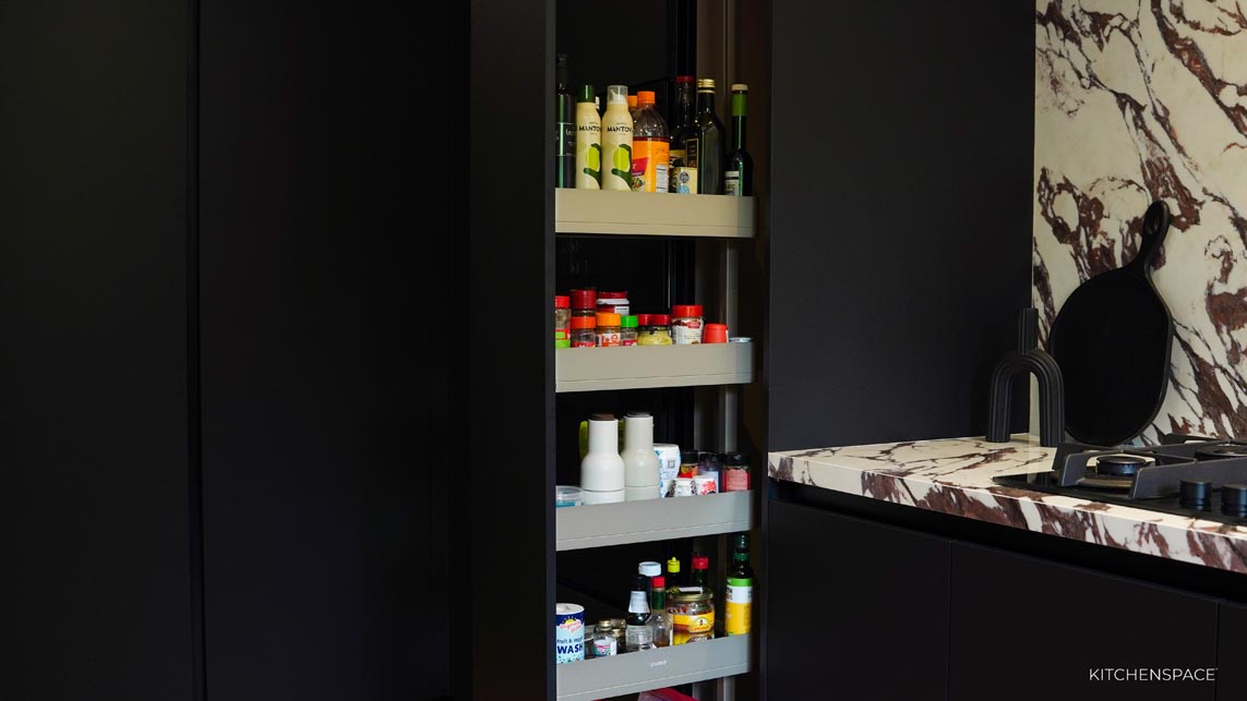 U-Shape Kitchen with Calacatta Viola Countertop